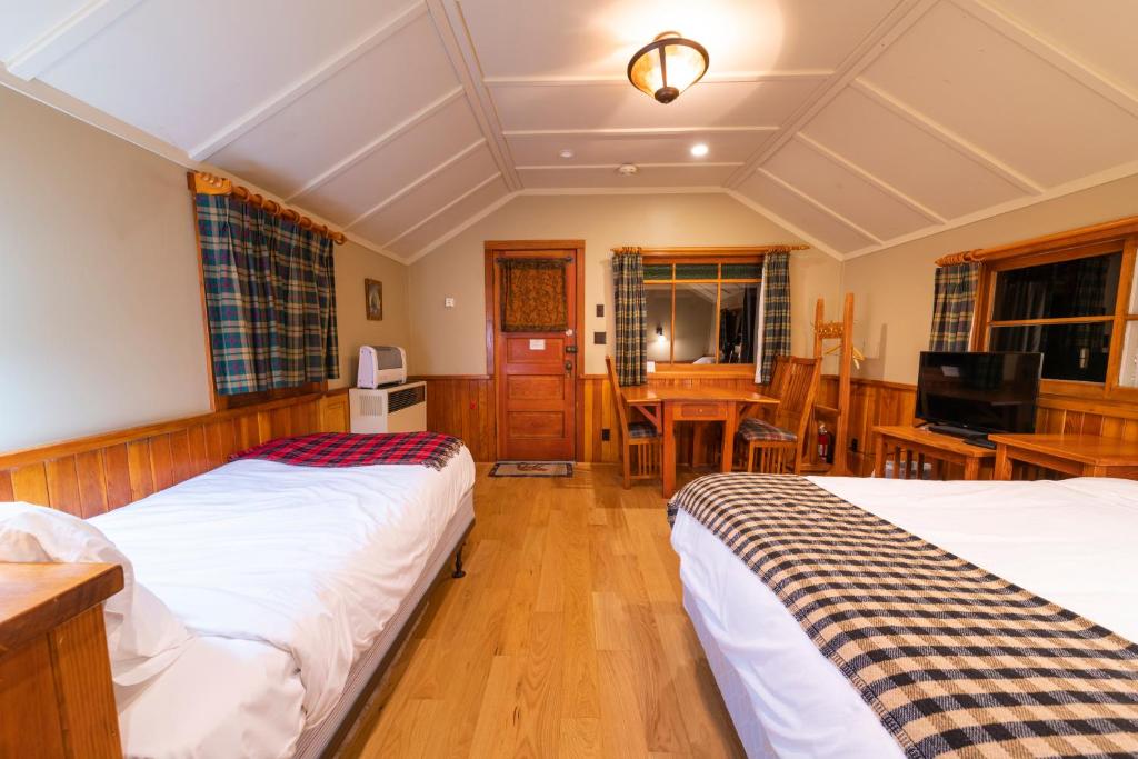 Johnston Canyon Lodge & Bungalows - Family Cottage