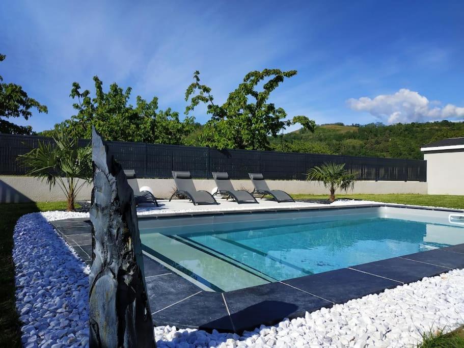 CHAMBRE & SDB PRIVÉE avec piscine en bord de Via Rhona - Housity