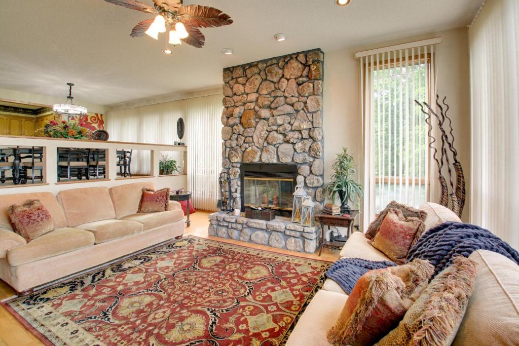 Lake Ouachita Vacation Rental with Community Pool, Joplin