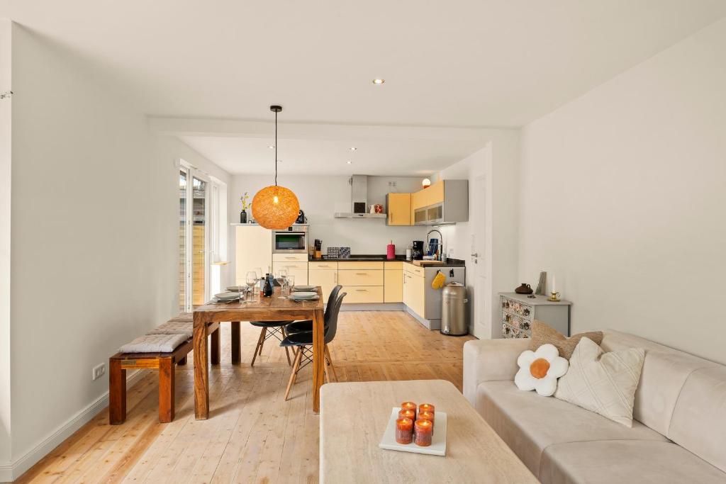 a living room with a couch and a table at Huus Frieda in Krummhörn