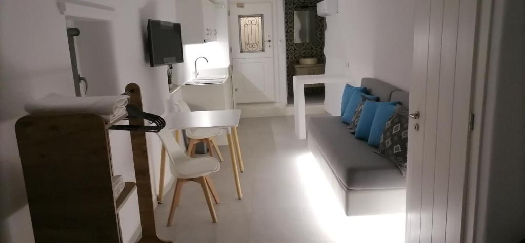 TV a/nebo společenská místnost v ubytování Angel Maisonette and Studio