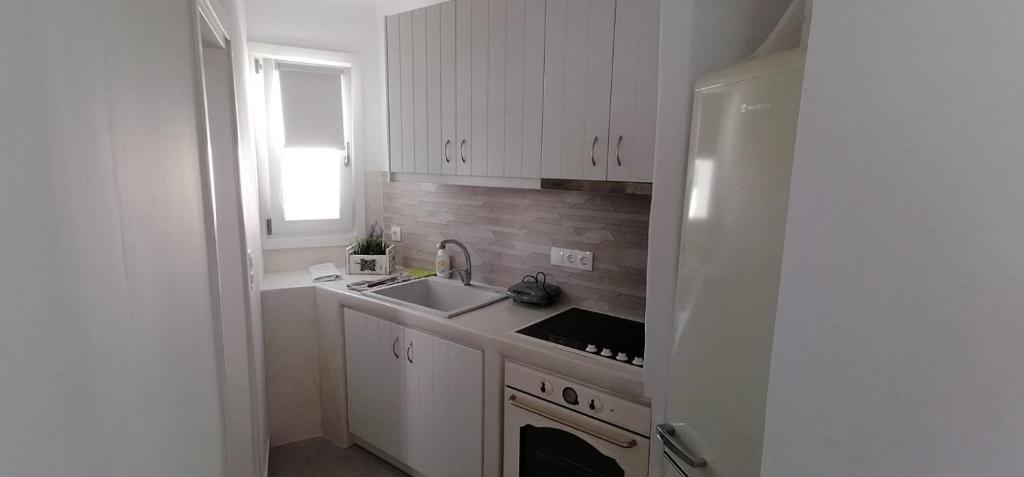 Kuchyň nebo kuchyňský kout v ubytování Angel Maisonette and Studio