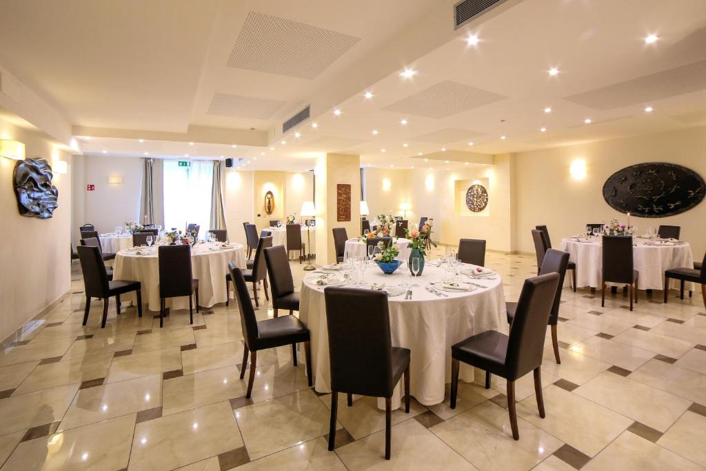 Reštaurácia alebo iné gastronomické zariadenie v ubytovaní Grand Hotel Impero - Wellness & Exclusive SPA