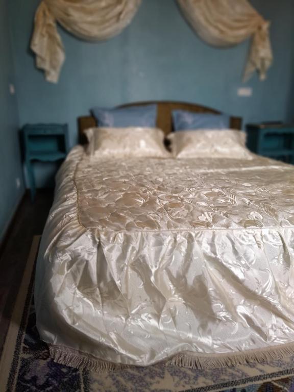 Postel nebo postele na pokoji v ubytování Penthouse en bleu royal