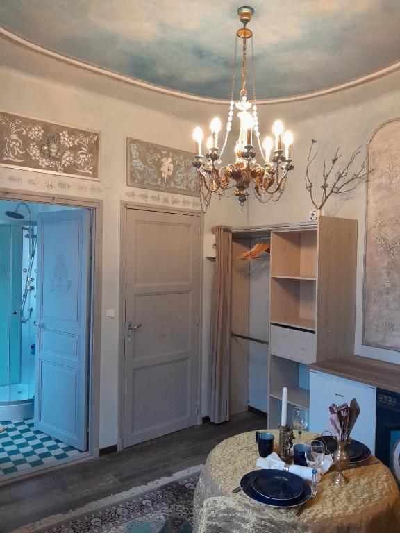 Fotografie z fotogalerie ubytování Penthouse en bleu royal v destinaci Vinça