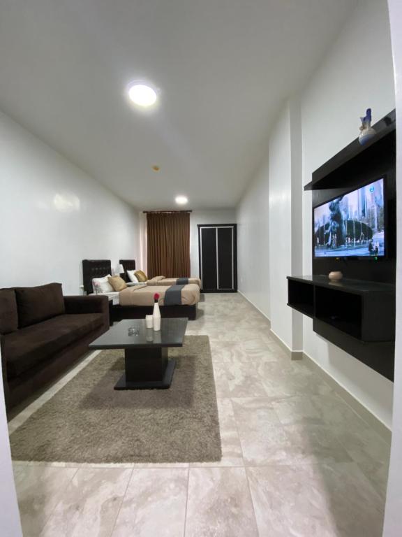 Tunaib Plaza - Deluxe Studio