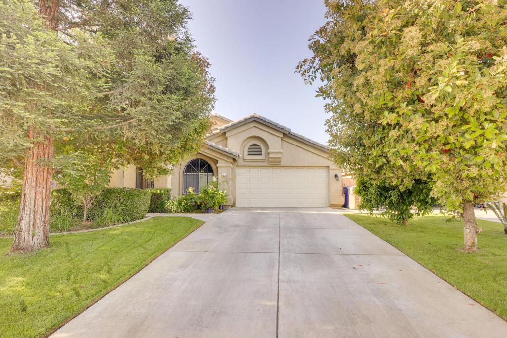 PetFriendly California Retreat with FencedIn Yard!, Bakersfield