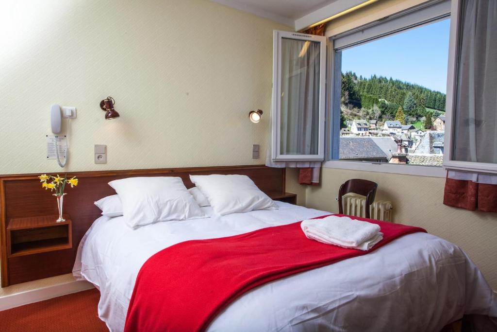 Postel nebo postele na pokoji v ubytování Hôtel Beauséjour