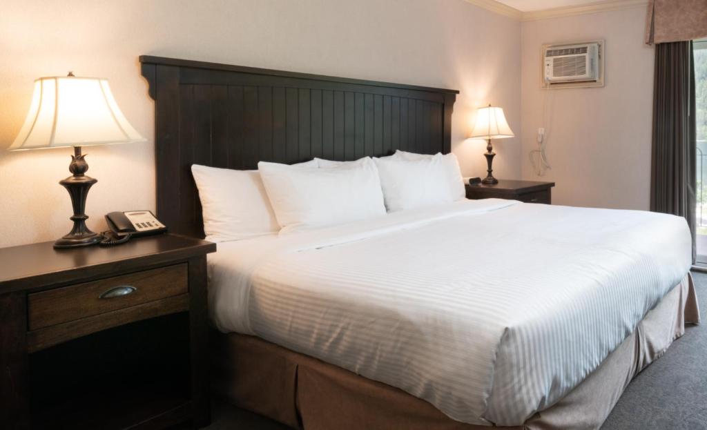 Postel nebo postele na pokoji v ubytování Prestige Inn Nelson