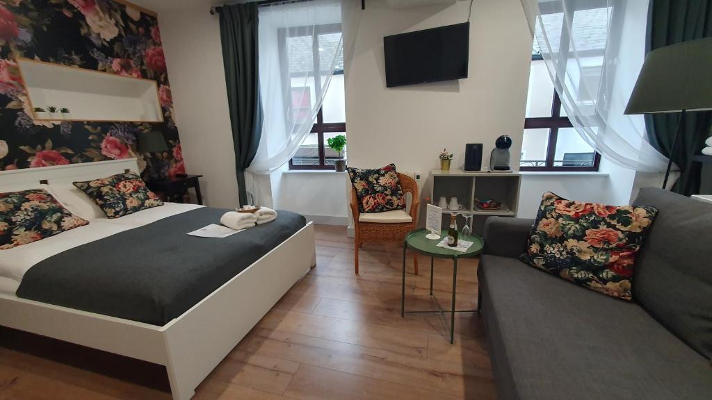 Postel nebo postele na pokoji v ubytování Pasta Factory Guest Rooms