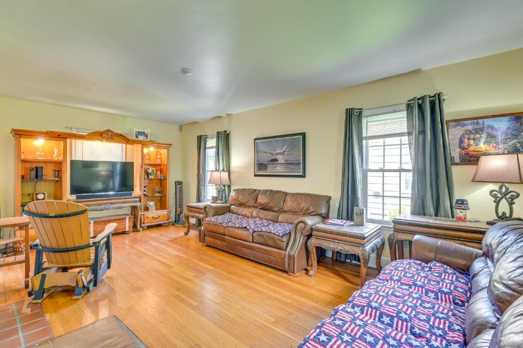 PetFriendly Gloversville Cottage Near Golf Course, Gloversville