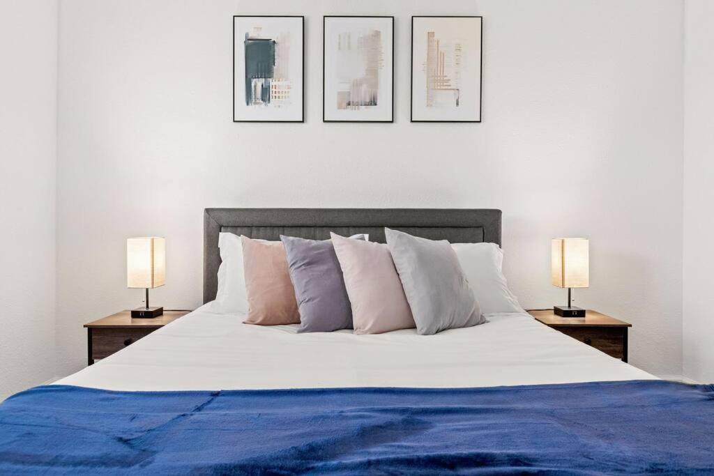 The Mariposa Elegant 1BR MidCentury Loft, San Antonio (updated prices