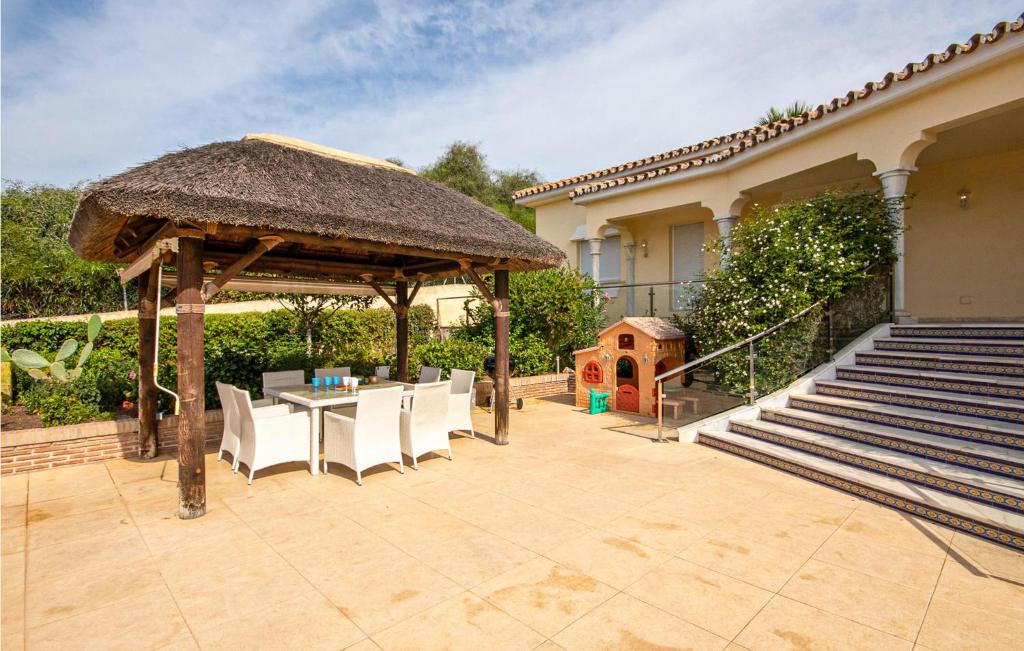 Vonkajšia záhrada v ubytovaní 4 Bedroom Lovely Home In Marbella