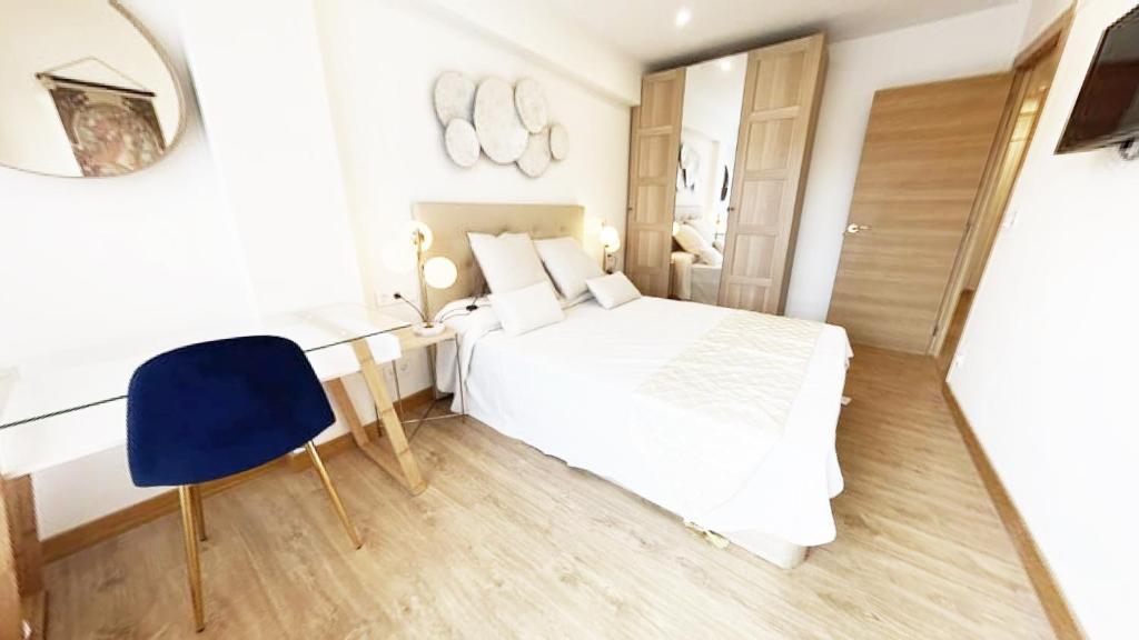 Postel nebo postele na pokoji v ubytování Paradise Luxurious apartment, free parking, 3 double rooms, 4 beds, terrace, jacuzzi, new
