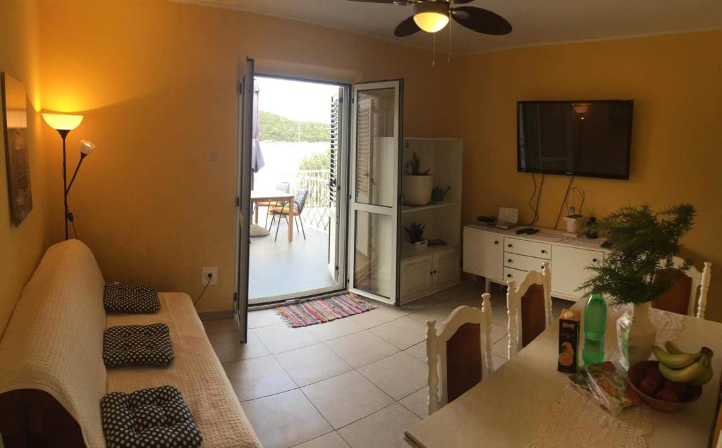 TV a/nebo společenská místnost v ubytování Apartments by the sea Korcula - 14612