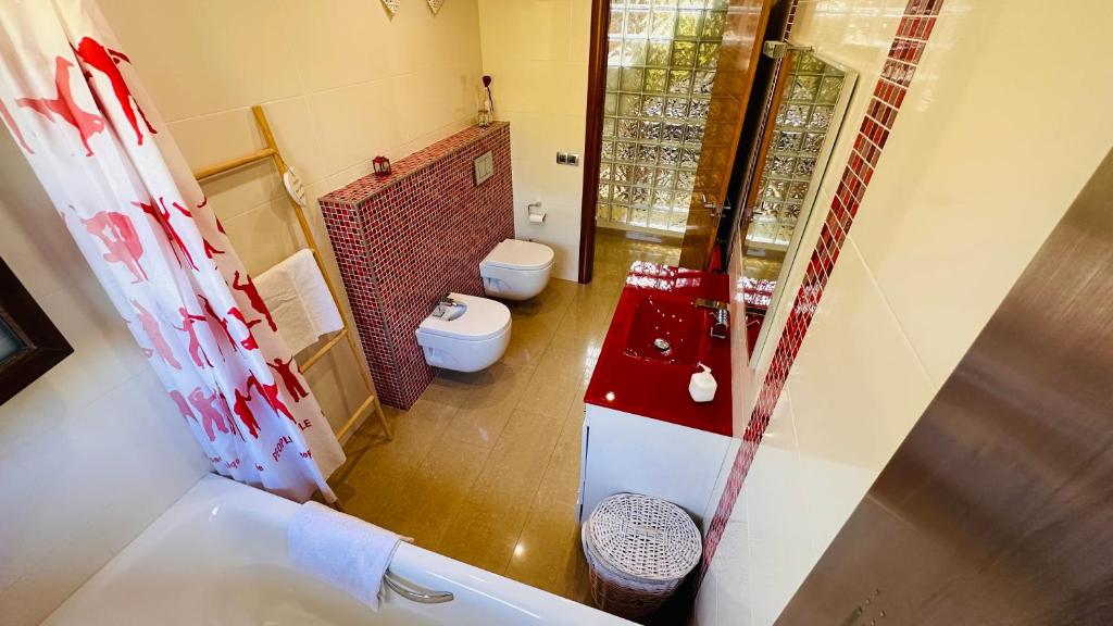 Kúpeľňa v ubytovaní Hermosa Villa L'Ardiaca