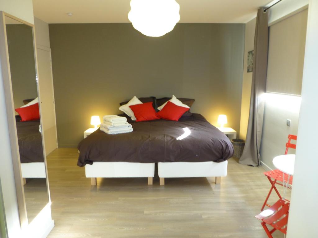 Ένα ή περισσότερα κρεβάτια σε δωμάτιο στο Holiday home Poire et Table