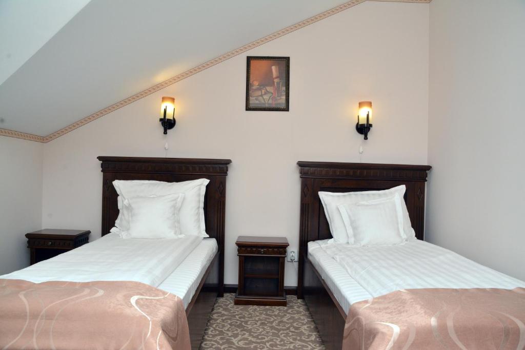 Hotel President - Twin Room