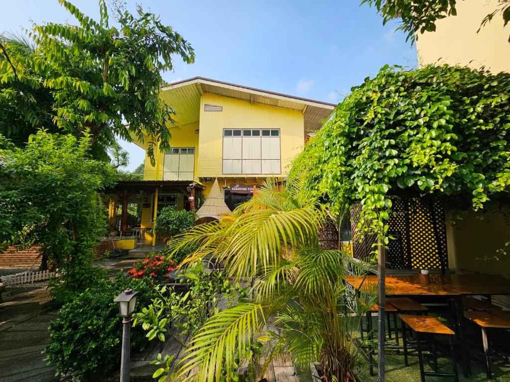 Zahrada ubytování SuanTung Coffee & Guesthouse