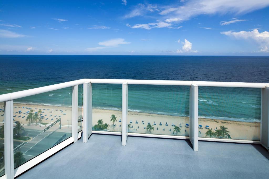 W Fort Lauderdale - Fantastic Suite, 1 Bedroom Suite, 1 Queen, Oceanfront, Balcony, Roll-in Shower - Mobility Accessible