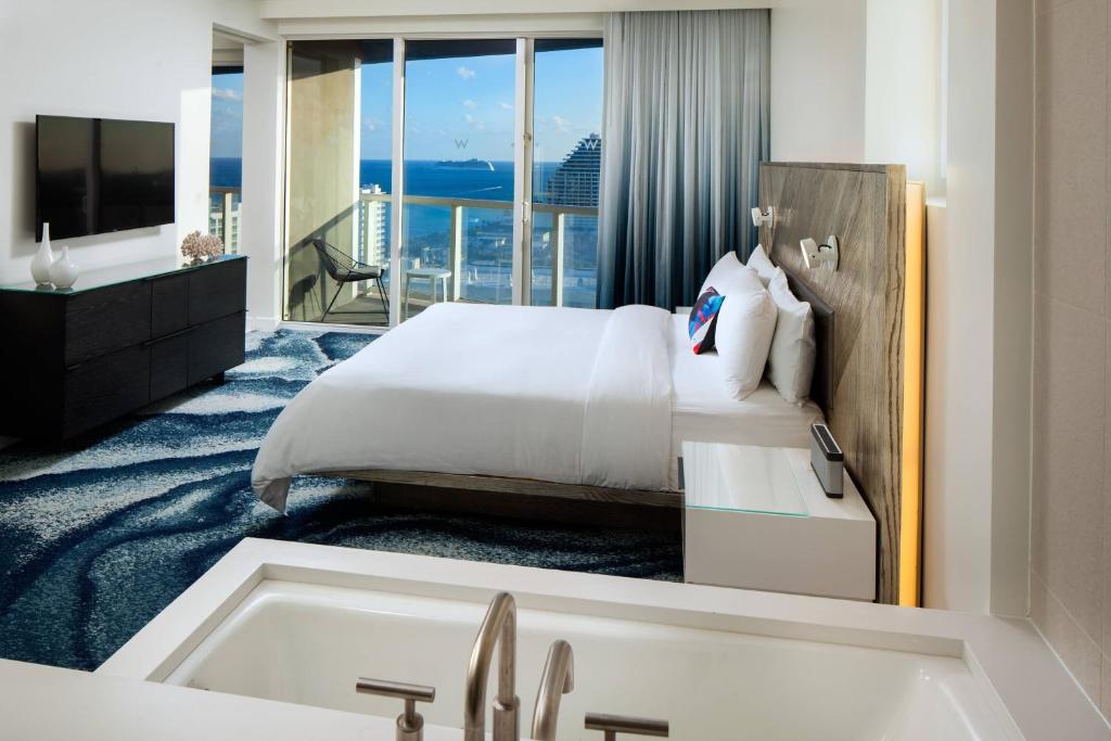W Fort Lauderdale - Spectacular Residential Suite, 1 Bedroom, 1 King, Sofa Bed, Partial Ocean View, Balcony