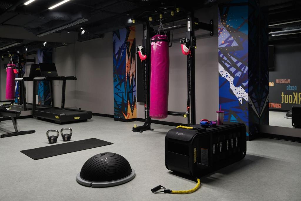 Fitness centrum a/nebo fitness zařízení v ubytování Moxy Belgrade