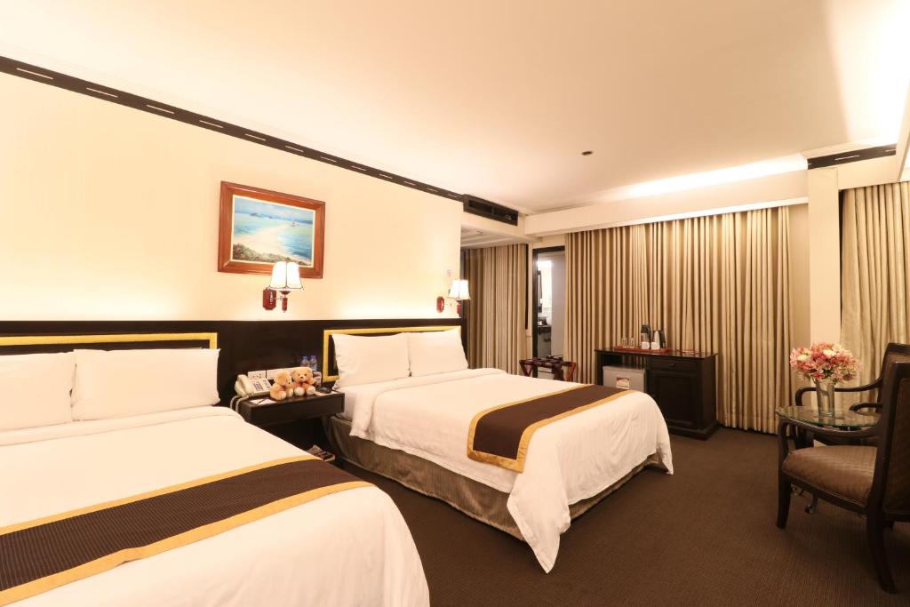 Postel nebo postele na pokoji v ubytování Bayview Park Hotel Manila