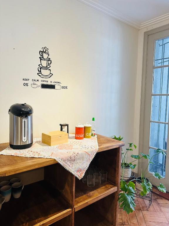 Příslušenství pro přípravu čaje a kávy v ubytování MAKTVB Brasil - Hostal Boutique