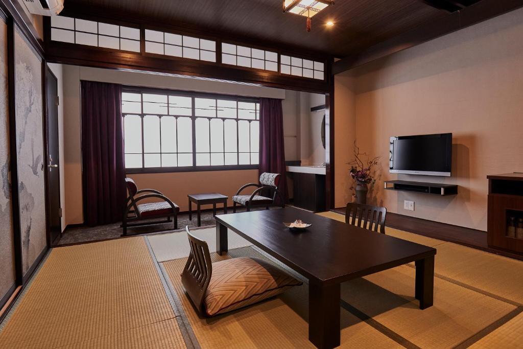Kamisuwa Onsen Shinyu - Классическая Тройная Комната