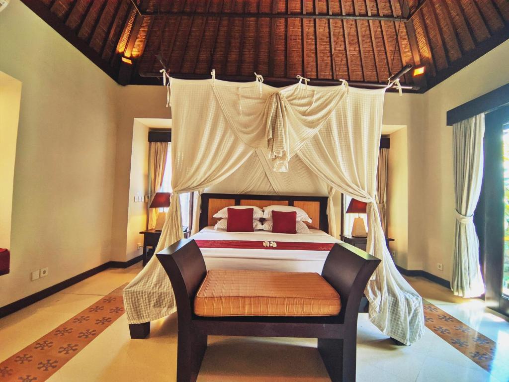 Postel nebo postele na pokoji v ubytování Barong Resort Ubud by Puri Signatures