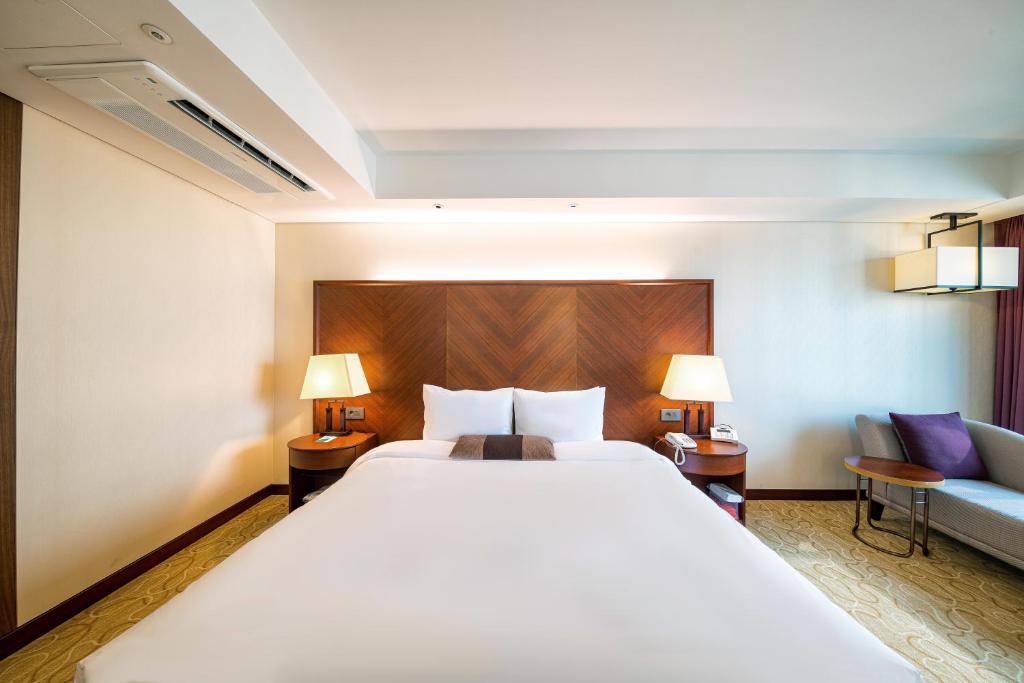 Koreana Hotel - Premier King Room