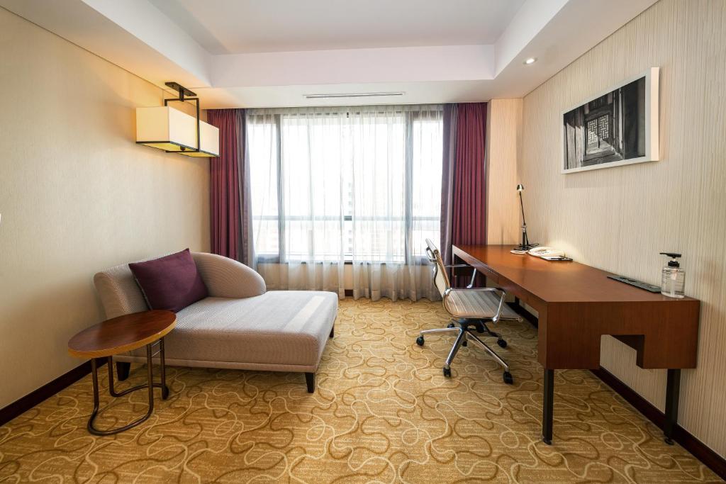 Koreana Hotel - Premium King Room With 2pax's Breakfast