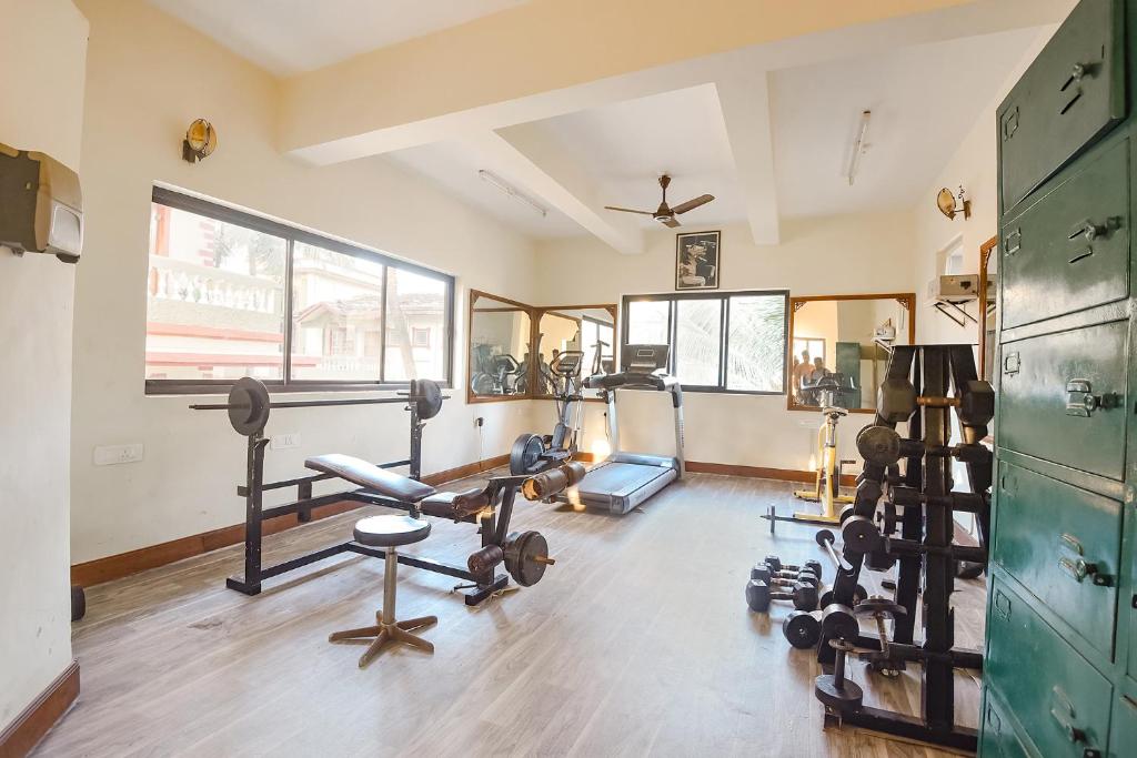Fitness centrum a/nebo fitness zařízení v ubytování FabHotel Prime Tanjo Highland With Pool, Candolim Beach - 700M From Candolim Beach