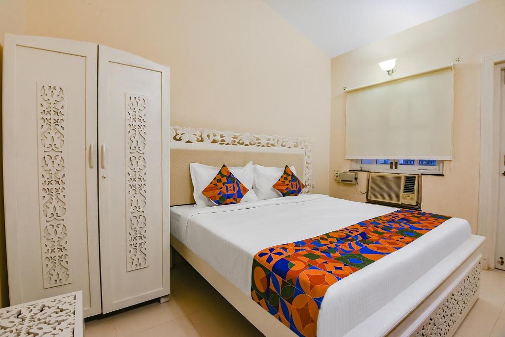 Postel nebo postele na pokoji v ubytování FabHotel Prime Tanjo Highland With Pool, Candolim Beach - 700M From Candolim Beach