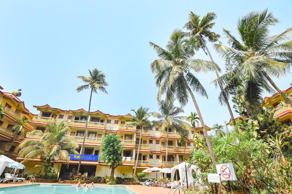 Bazén v ubytování FabHotel Prime Tanjo Highland With Pool, Candolim Beach - 700M From Candolim Beach nebo v jeho okolí