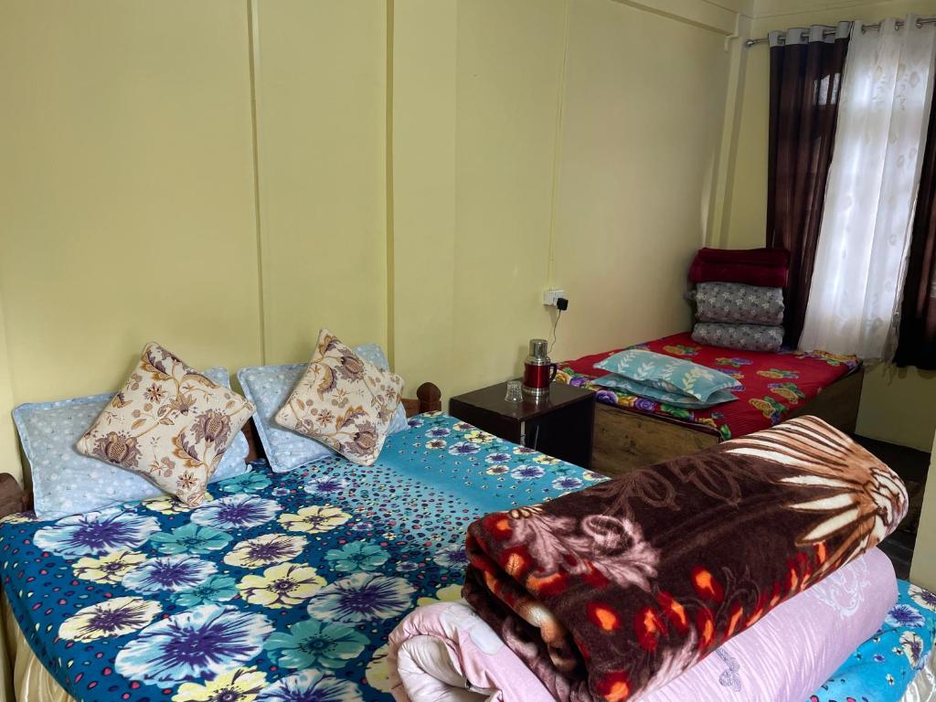Postel nebo postele na pokoji v ubytování Jasmine Homestay Darjeeling