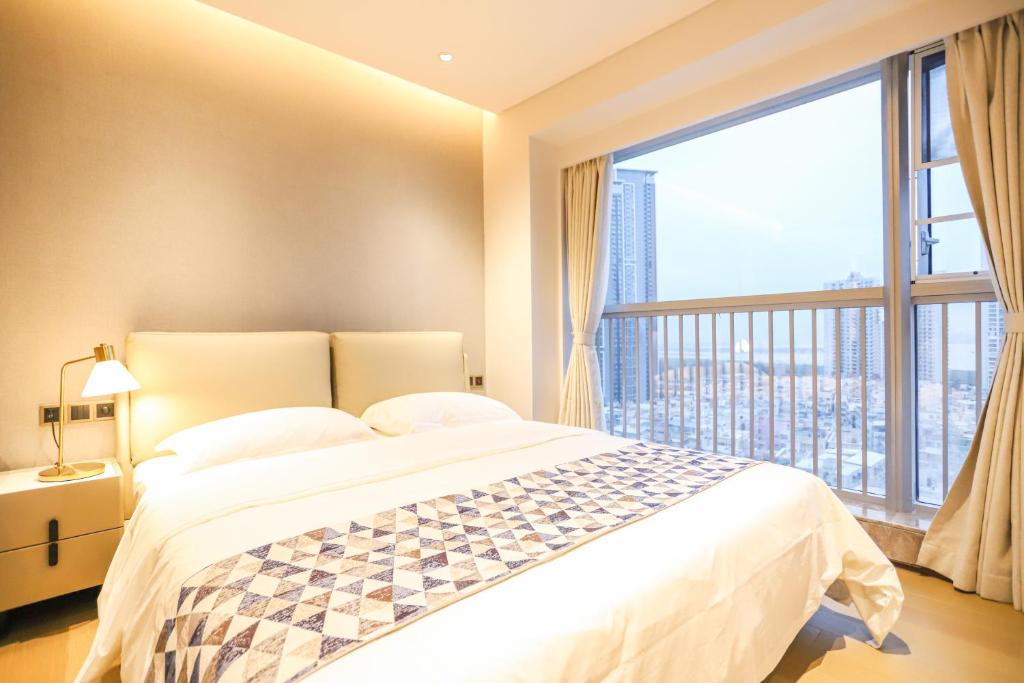 Postel nebo postele na pokoji v ubytování Canopy Executive Apartments - Shenzhen Futian Center