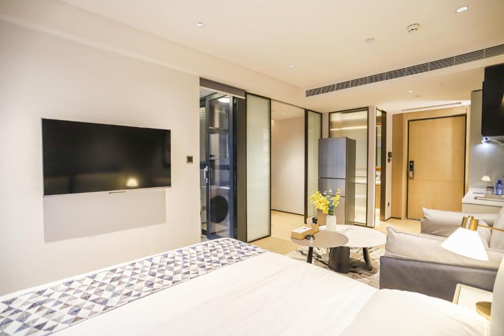 TV a/nebo společenská místnost v ubytování Canopy Executive Apartments - Shenzhen Futian Center