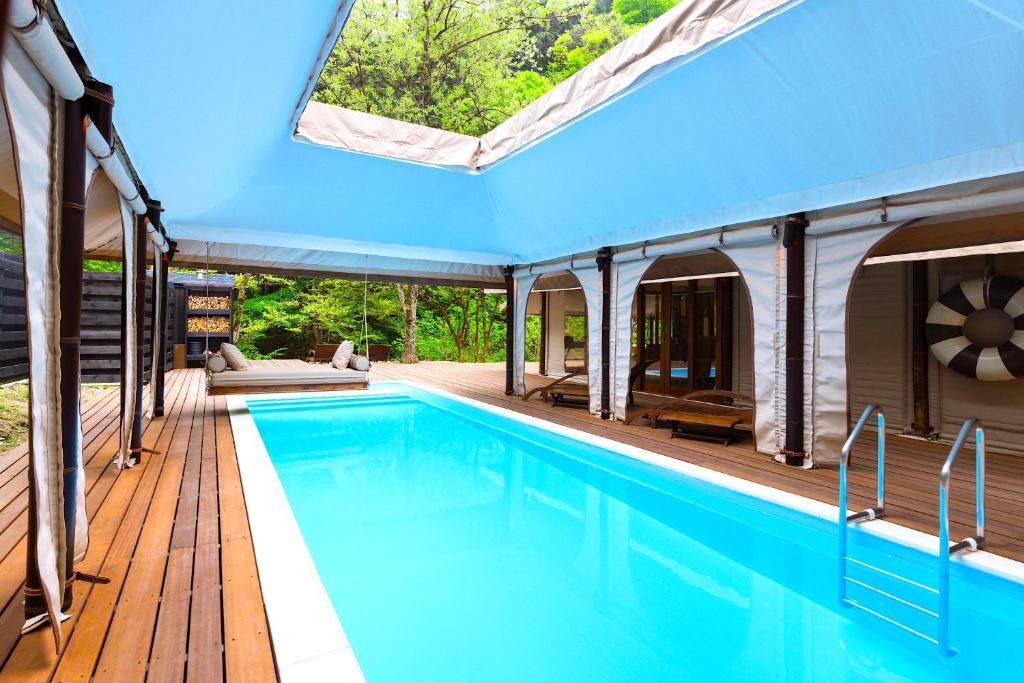 Bazén v ubytování KEIKOKU GLAMPING TENT nebo v jeho okolí