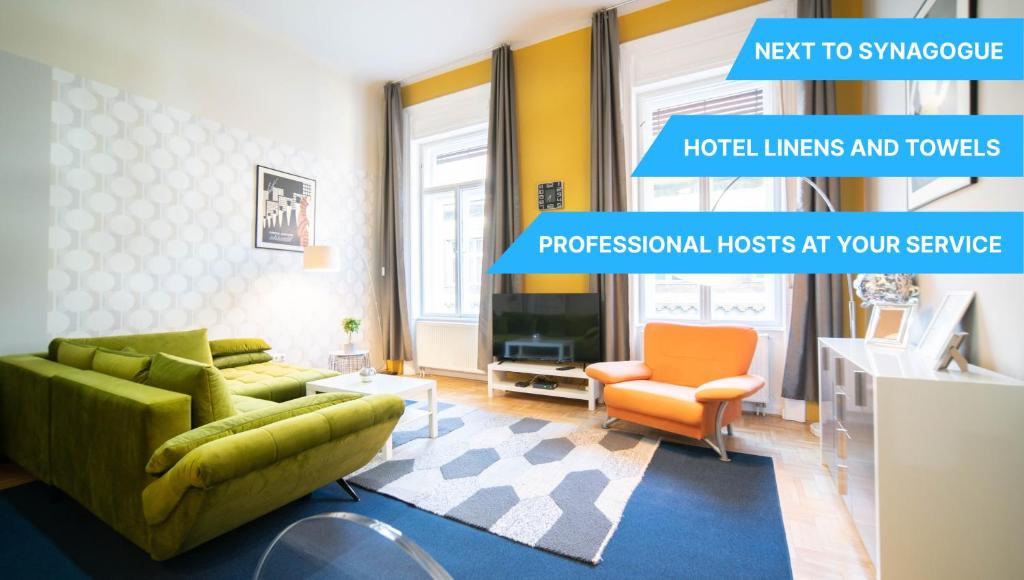 Posedenie v ubytovaní FreeParking - Great Synagogue Apartment, 2 bedroom, 5 people ,WiFi, AC