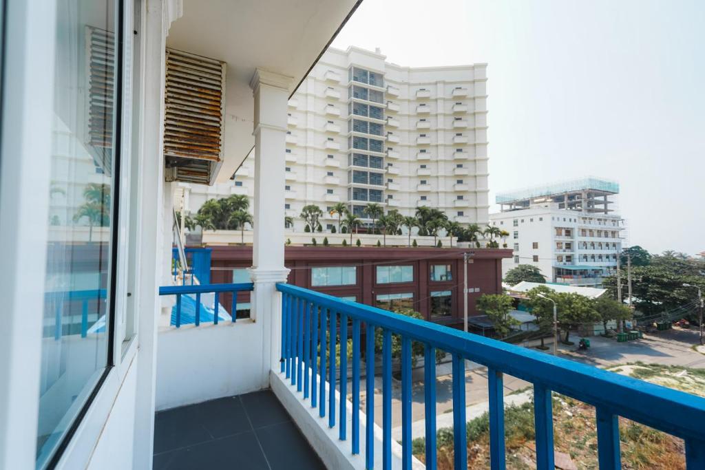 Balkón nebo terasa v ubytování Cavilla Boutique Hotel & Apartment Da Nang