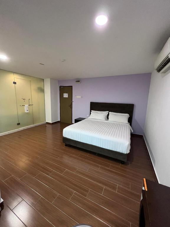Postel nebo postele na pokoji v ubytování Elmark Hotel Johor