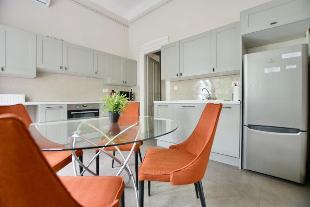 Kuchyňa alebo kuchynka v ubytovaní Standard Apartment by Hi5 - Kecskemeti street suite