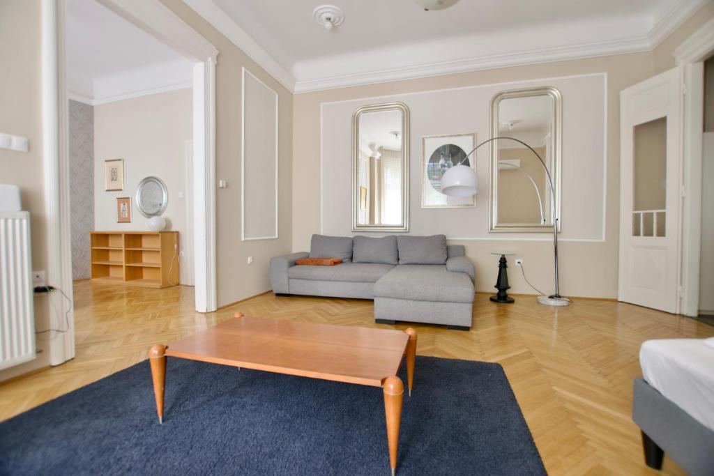 Posedenie v ubytovaní Standard Apartment by Hi5 - Kecskemeti street suite