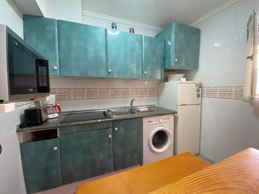 Kuchyňa alebo kuchynka v ubytovaní appartement plage des naufragés