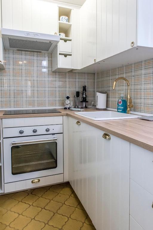 A kitchen or kitchenette at M261 - Marcelli, trilocale ristrutturato con terrazzo vista mare pt