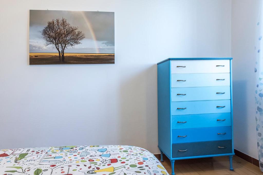 A bed or beds in a room at M261 - Marcelli, trilocale ristrutturato con terrazzo vista mare pt