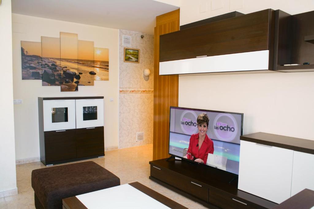 TV a/nebo společenská místnost v ubytování 1ra Linea Playa Magic World Luxury Apartament PP3 Pet