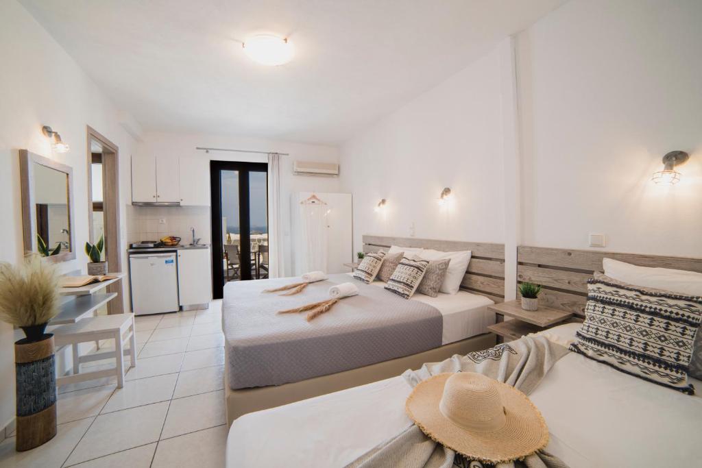 Petros Studios & Suites - 19