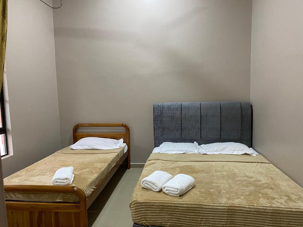 Postel nebo postele na pokoji v ubytování Sasuka Guesthouse (Muslim Sahaja)